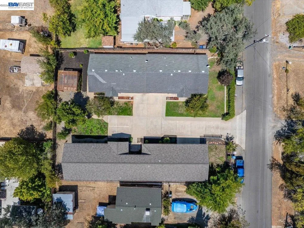 2584 Reservoir Ln Redding, CA 96002