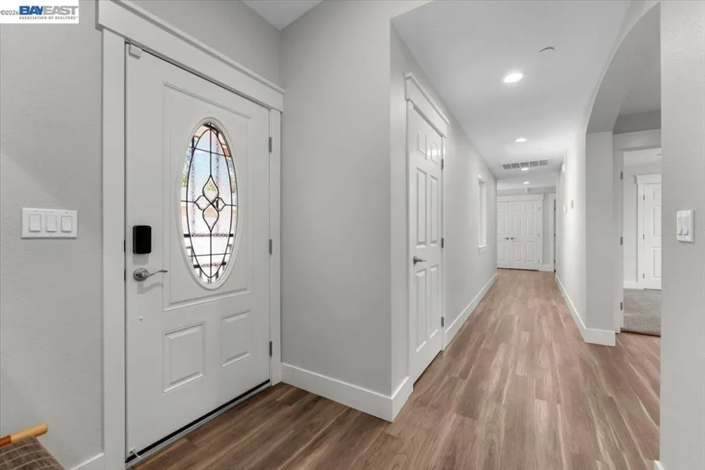 2584 Reservoir Ln Redding, CA 96002