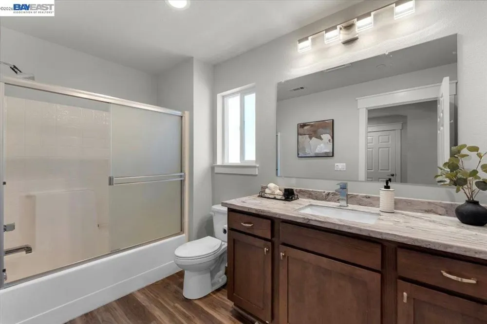 2584 Reservoir Ln Redding, CA 96002