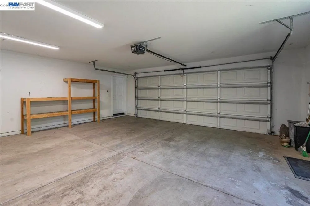 2584 Reservoir Ln Redding, CA 96002