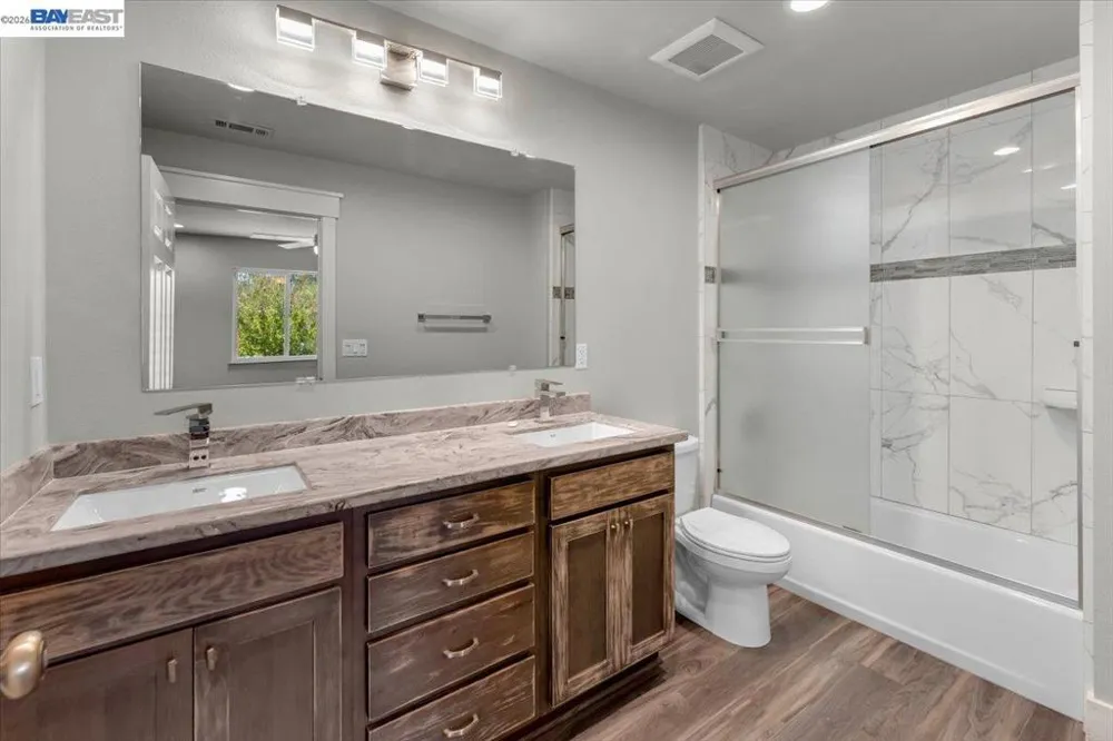 2584 Reservoir Ln Redding, CA 96002