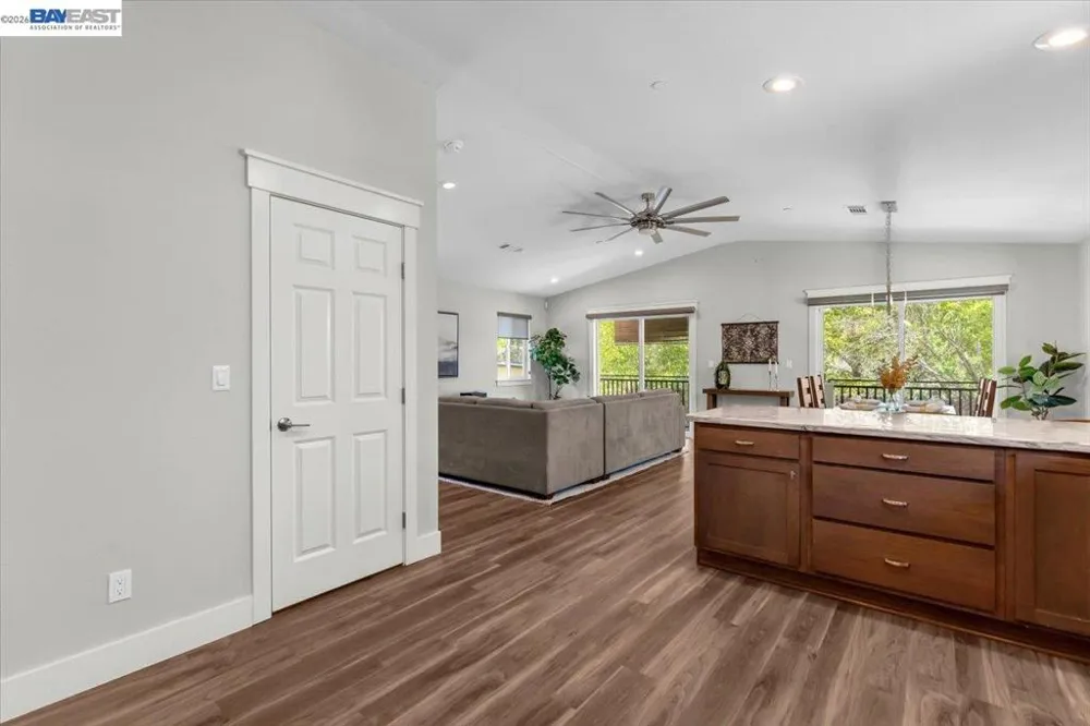 2584 Reservoir Ln Redding, CA 96002