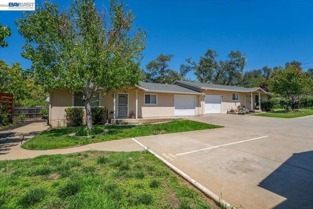 2584 Reservoir Ln Redding, CA 96002