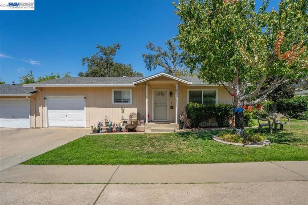 2584 Reservoir Ln Redding, CA 96002