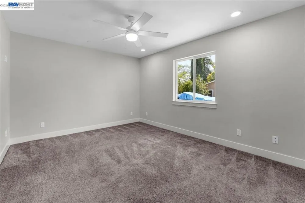 2584 Reservoir Ln Redding, CA 96002