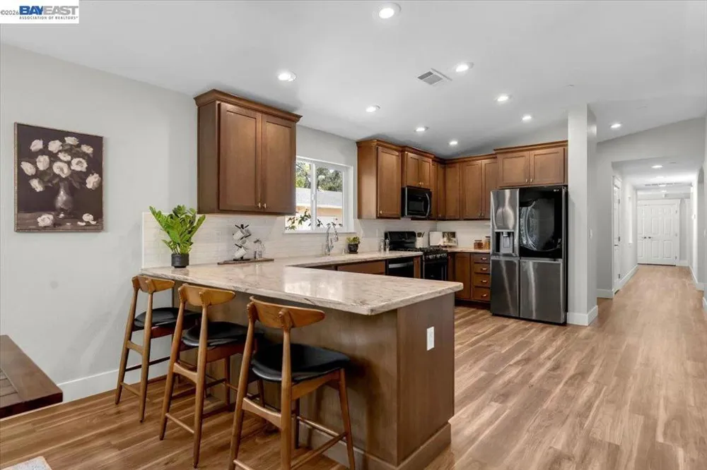 2584 Reservoir Ln Redding, CA 96002