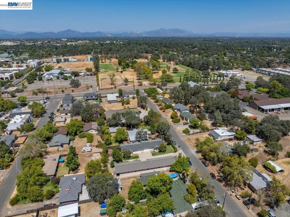 2584 Reservoir Ln Redding, CA 96002