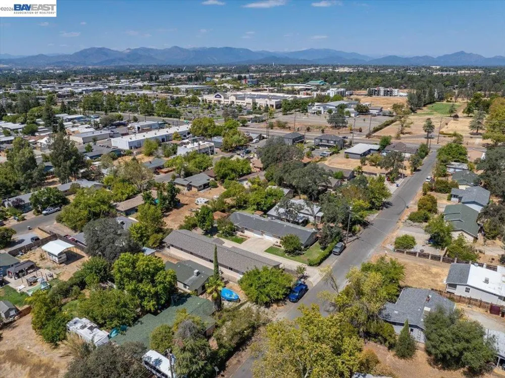 2584 Reservoir Ln Redding, CA 96002