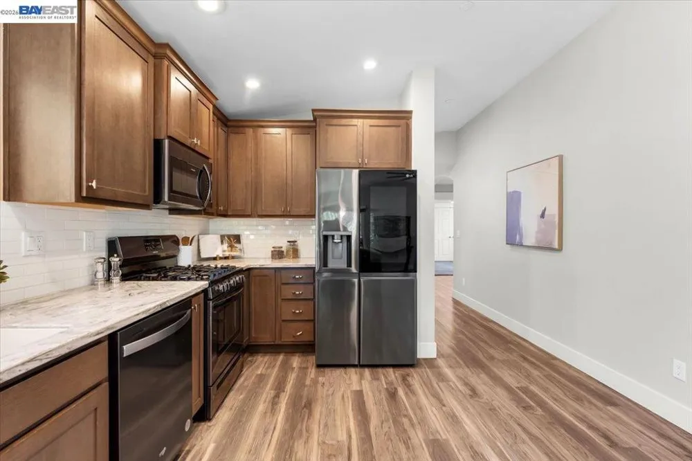 2584 Reservoir Ln Redding, CA 96002
