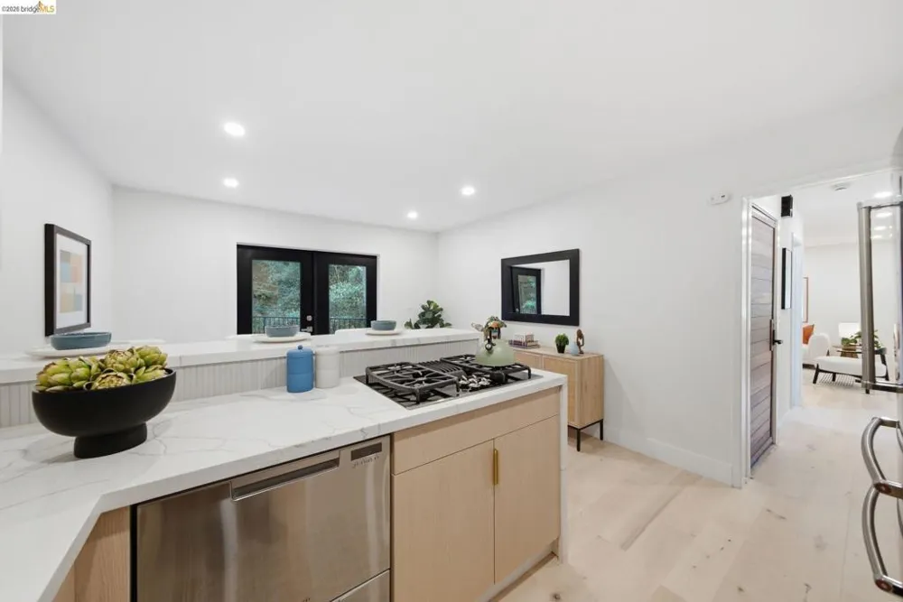 6334 Doran Dr Oakland, CA 94611