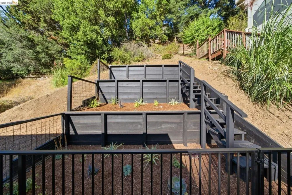 6334 Doran Dr Oakland, CA 94611