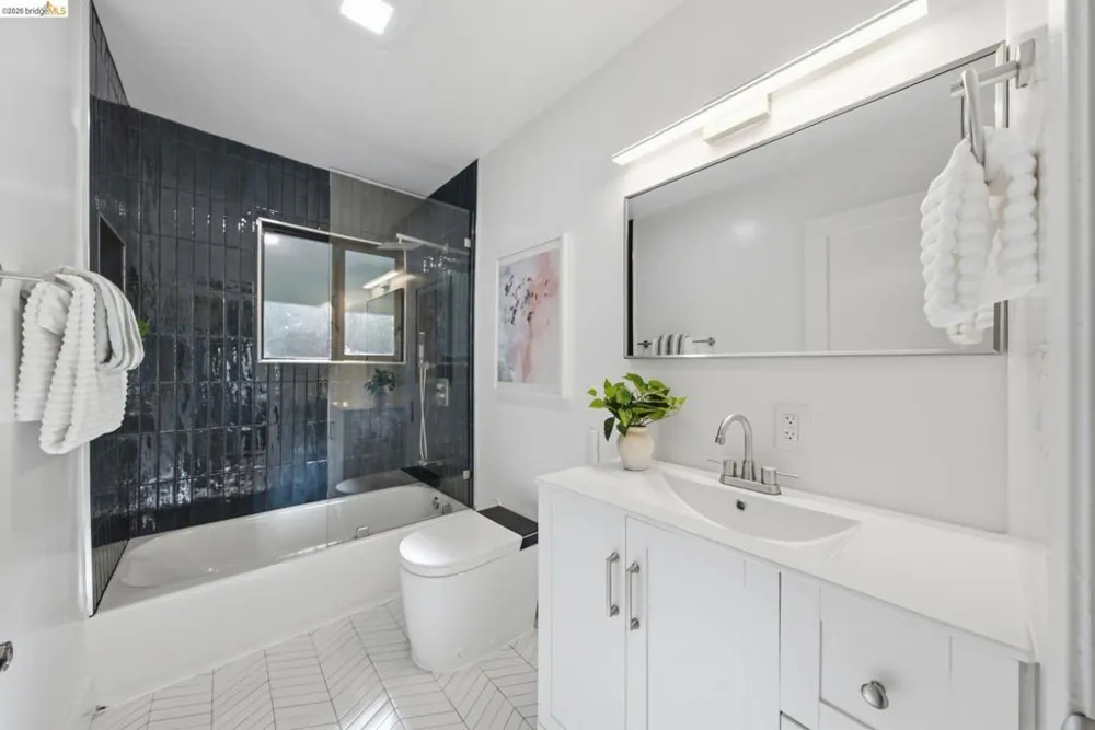 6334 Doran Dr Oakland, CA 94611