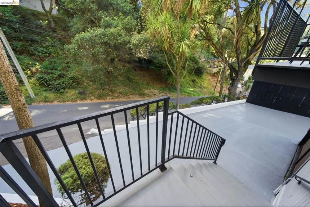 6334 Doran Dr Oakland, CA 94611
