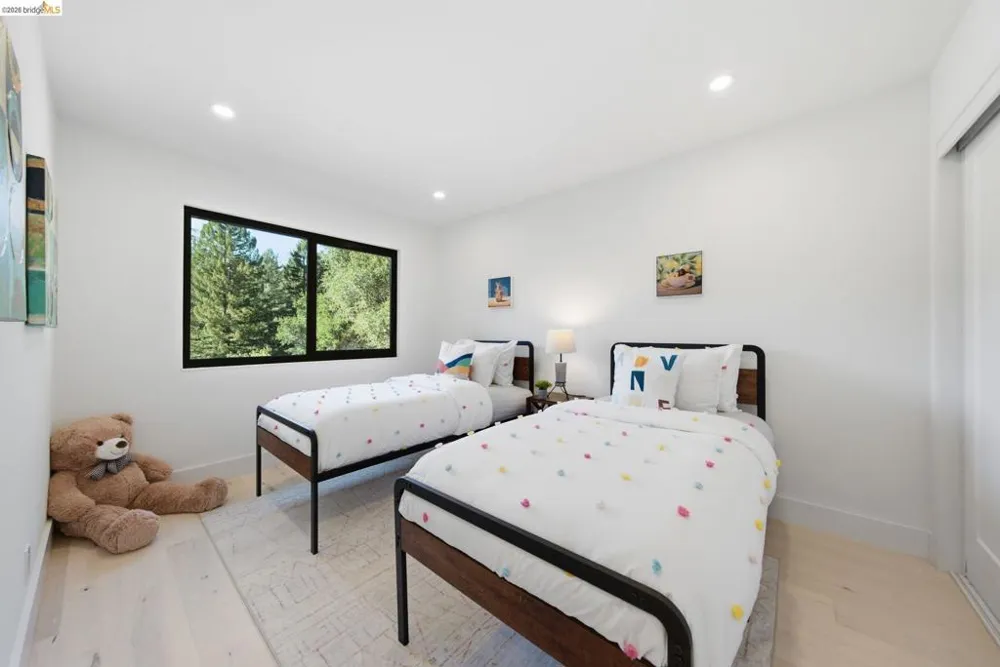 6334 Doran Dr Oakland, CA 94611