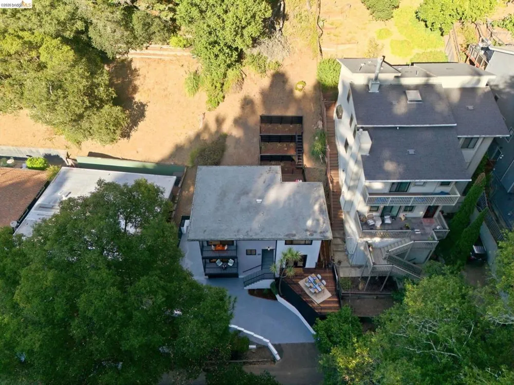 6334 Doran Dr Oakland, CA 94611