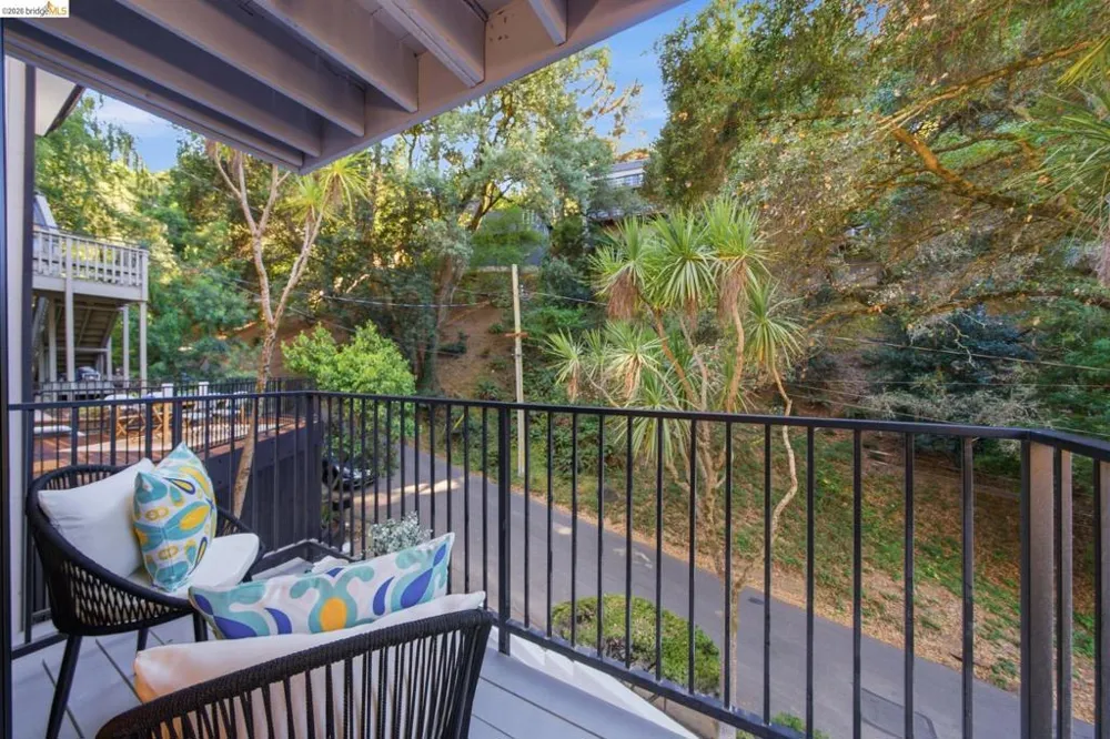6334 Doran Dr Oakland, CA 94611