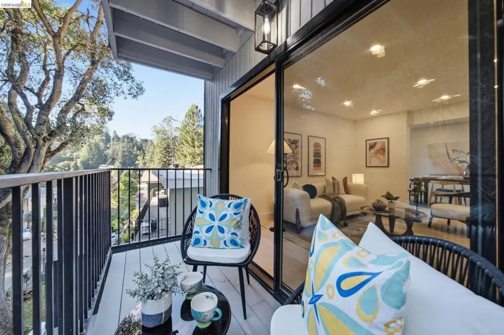 6334 Doran Dr Oakland, CA 94611