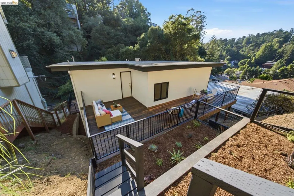6334 Doran Dr Oakland, CA 94611