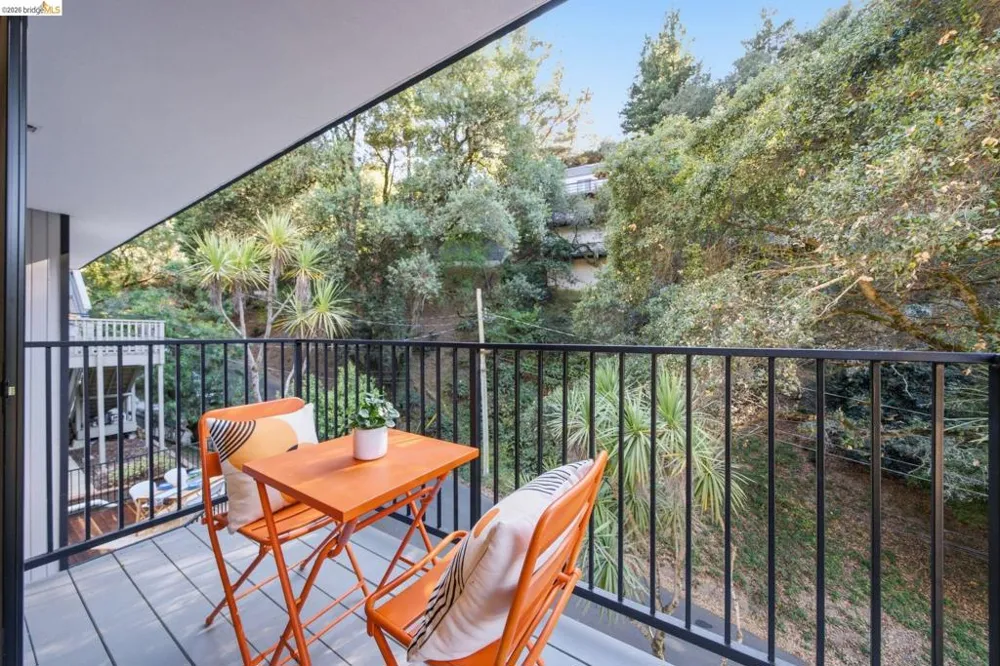 6334 Doran Dr Oakland, CA 94611
