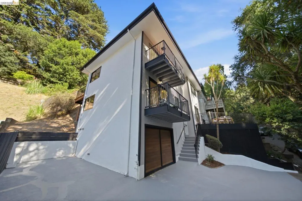 6334 Doran Dr Oakland, CA 94611