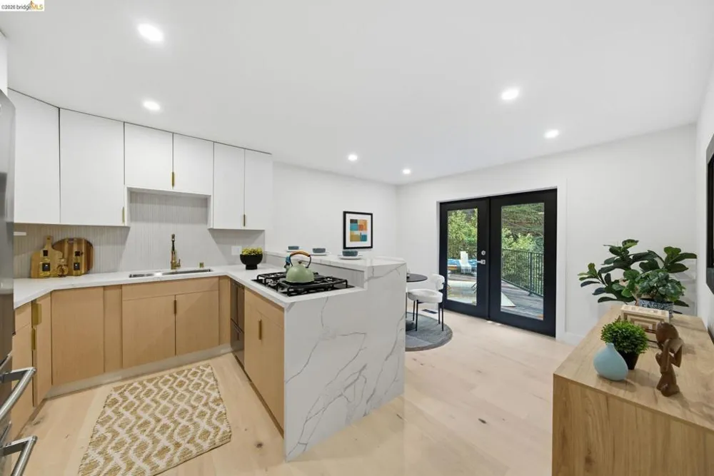 6334 Doran Dr Oakland, CA 94611
