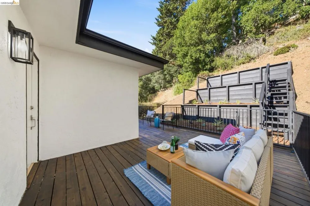 6334 Doran Dr Oakland, CA 94611