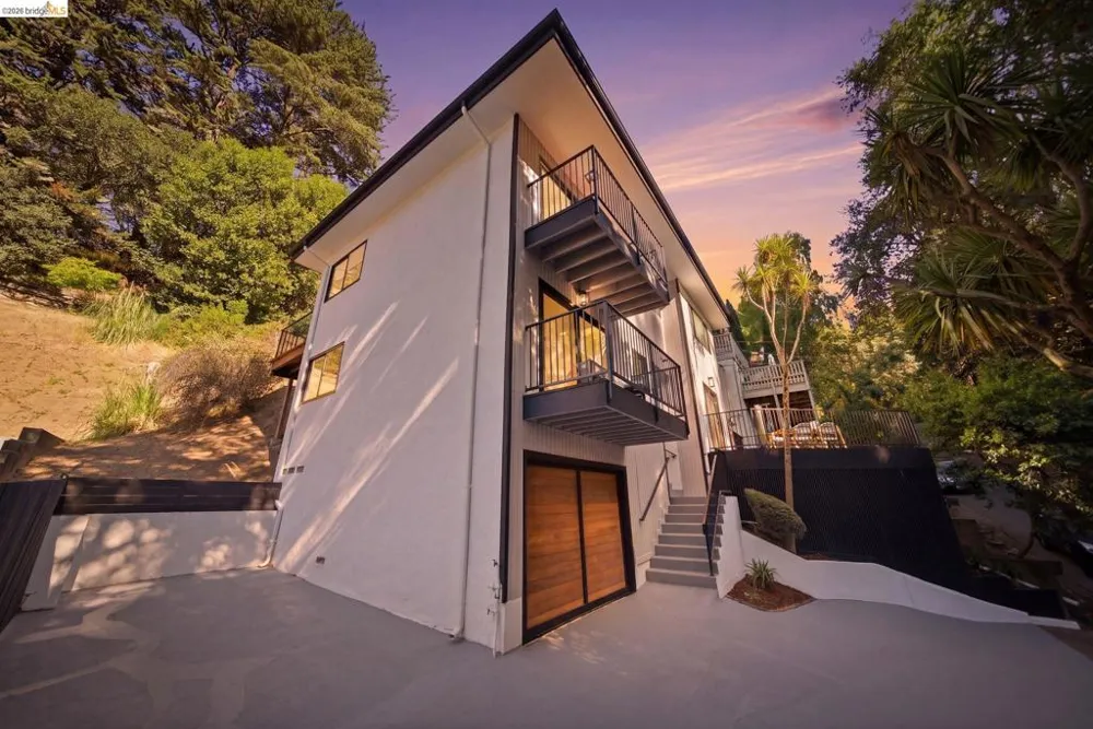 6334 Doran Dr Oakland, CA 94611