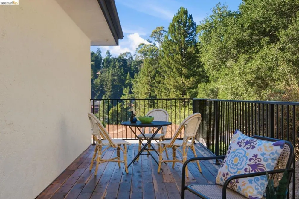 6334 Doran Dr Oakland, CA 94611