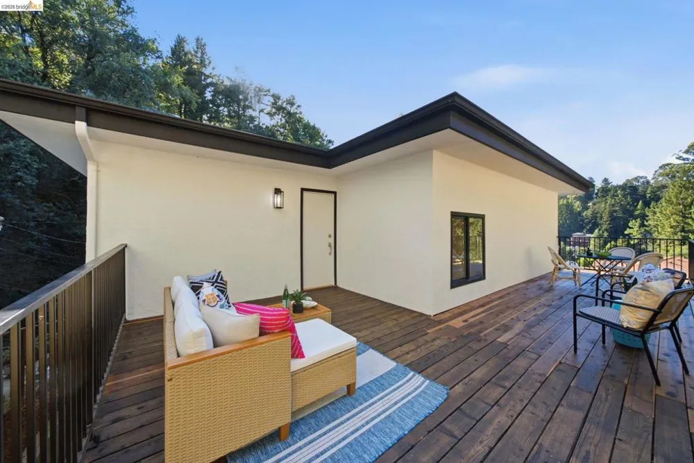 6334 Doran Dr Oakland, CA 94611