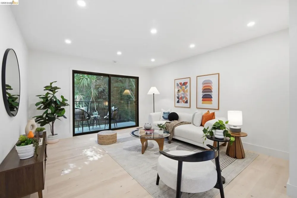 6334 Doran Dr Oakland, CA 94611