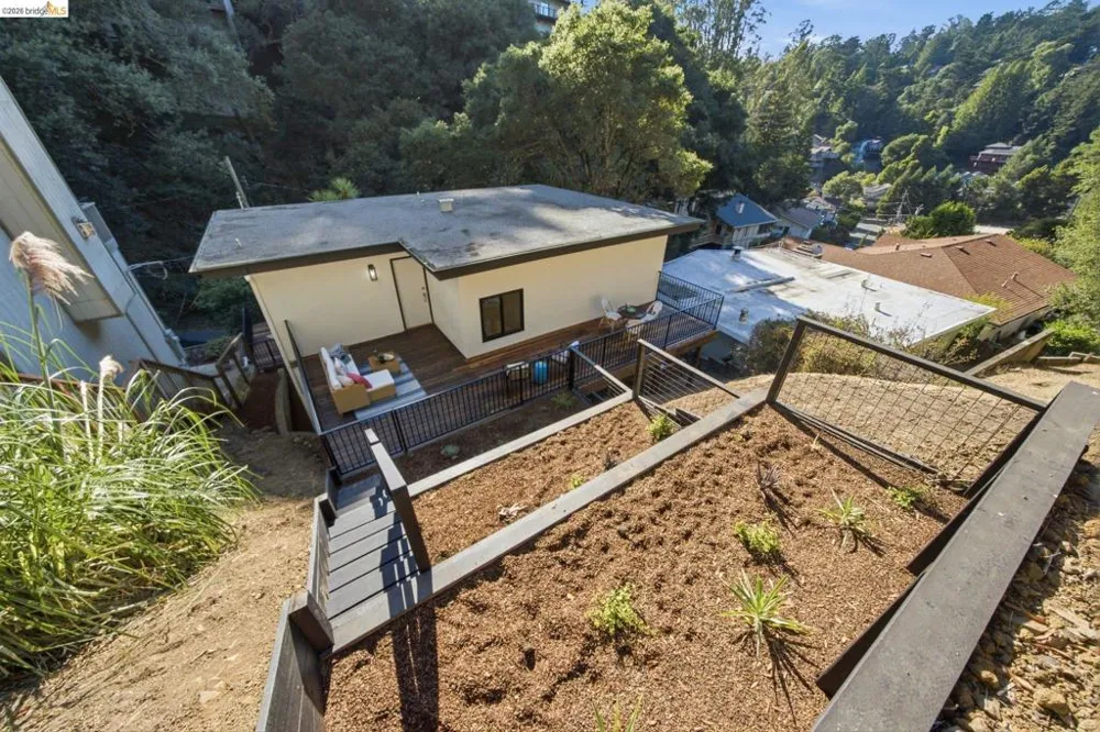 6334 Doran Dr Oakland, CA 94611