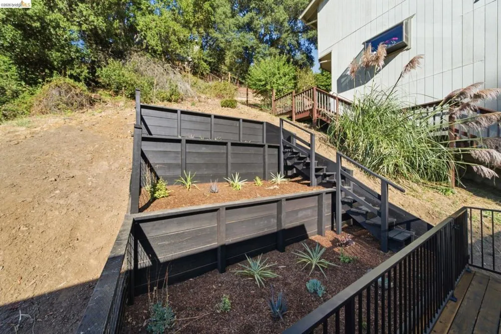 6334 Doran Dr Oakland, CA 94611