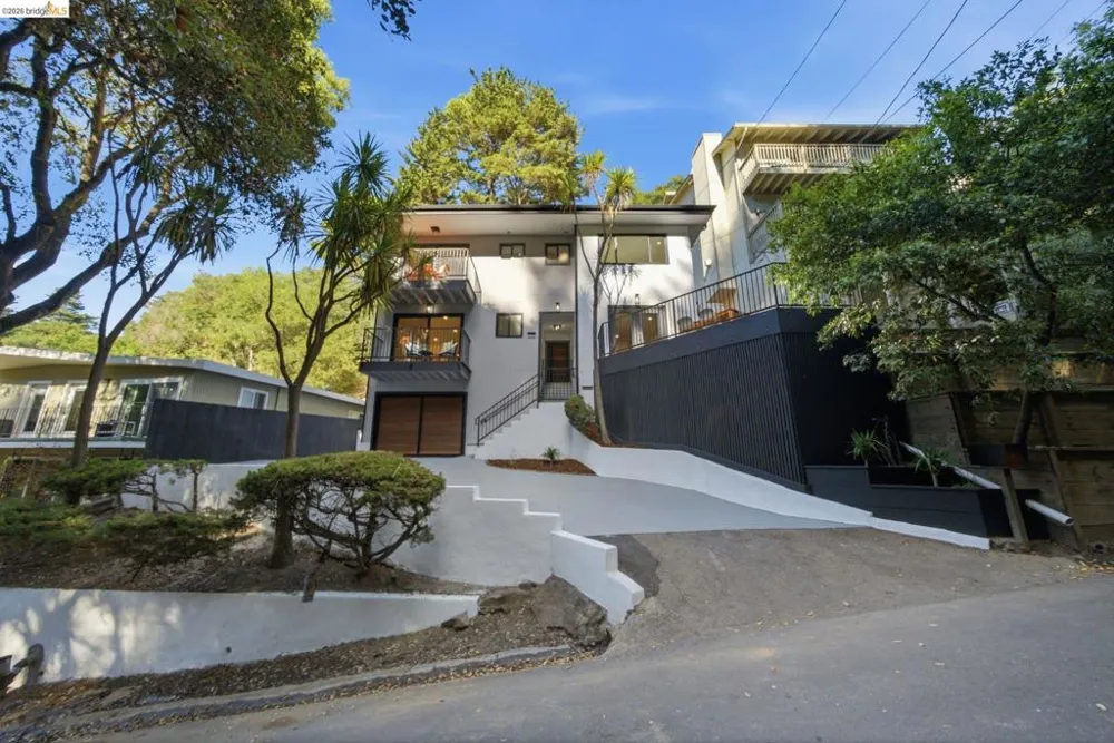 6334 Doran Dr Oakland, CA 94611