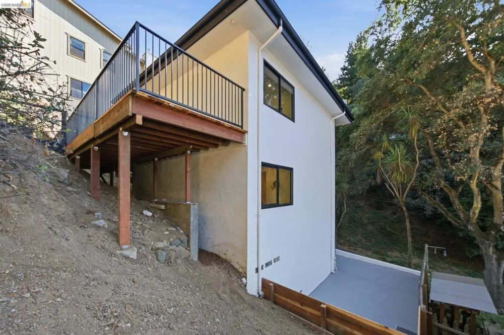 6334 Doran Dr Oakland, CA 94611