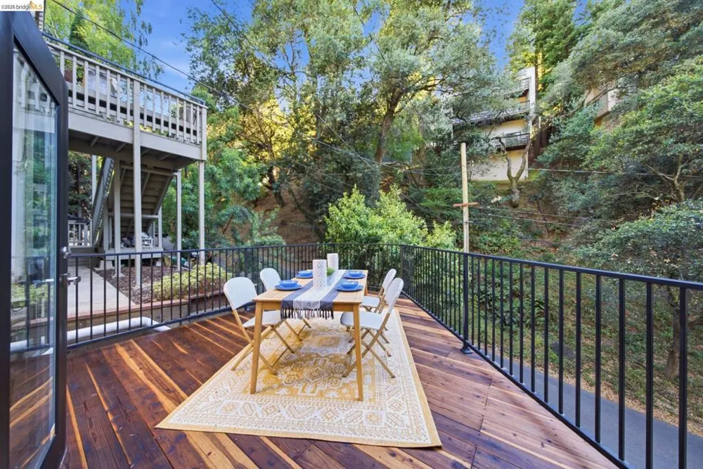 6334 Doran Dr Oakland, CA 94611