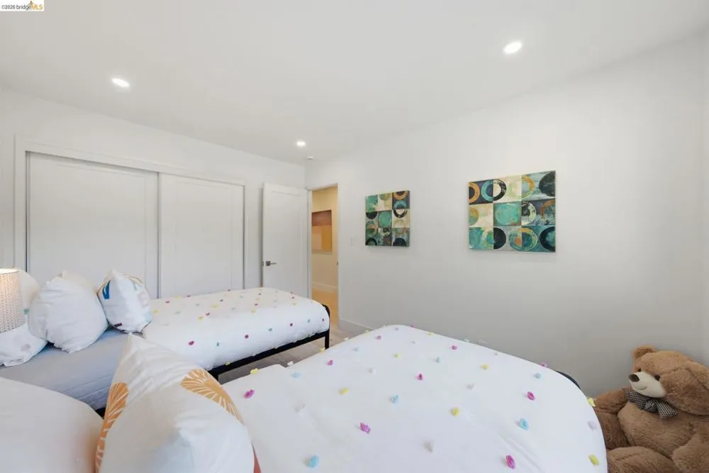 6334 Doran Dr Oakland, CA 94611