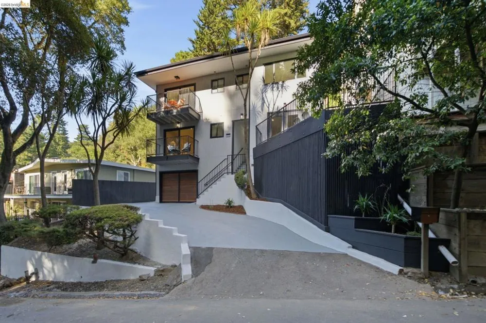 6334 Doran Dr Oakland, CA 94611
