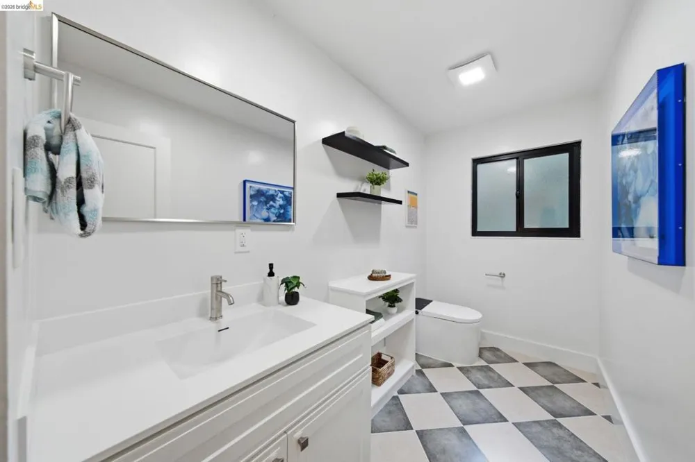 6334 Doran Dr Oakland, CA 94611