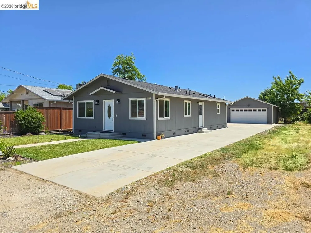 4585 Summer Ave Olivehurst, CA 95961
