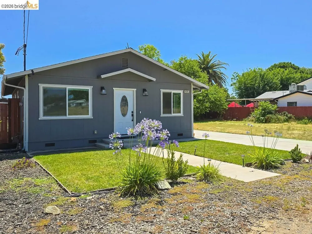 4585 Summer Ave Olivehurst, CA 95961