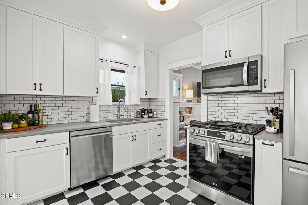142 S Ann Street Ventura, CA 93001