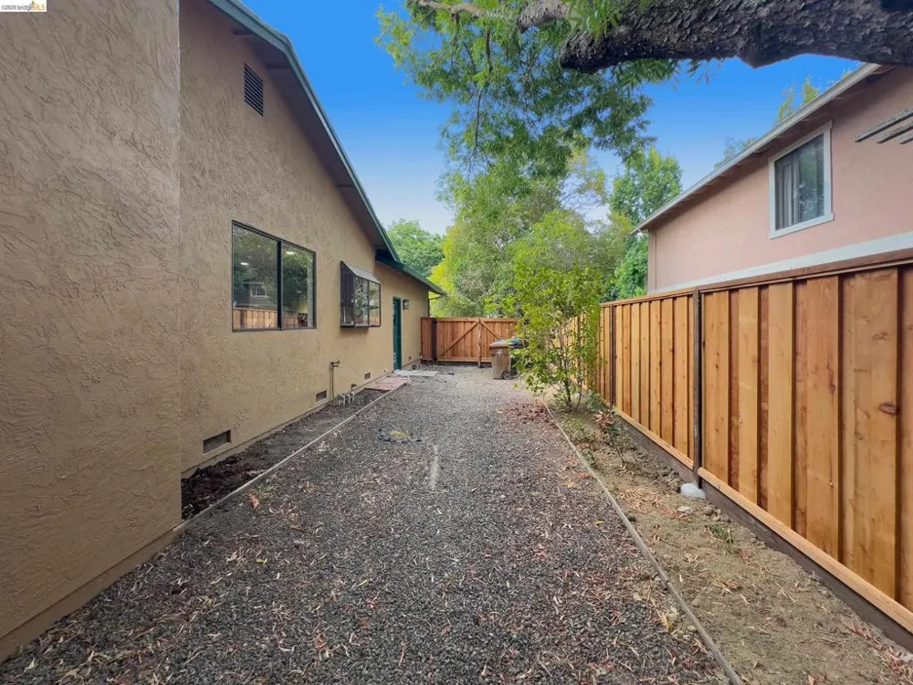 533 Eagle Nest Dr Martinez, CA 94553