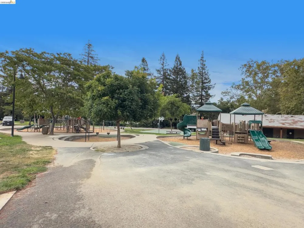533 Eagle Nest Dr Martinez, CA 94553