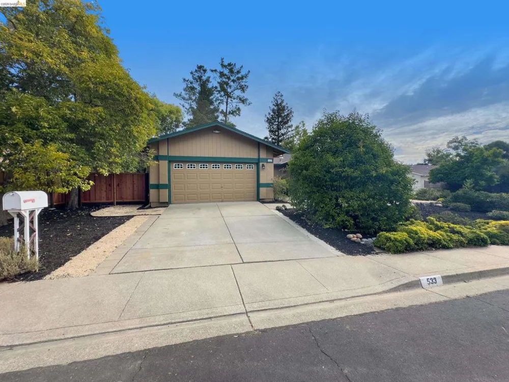 533 Eagle Nest Dr Martinez, CA 94553