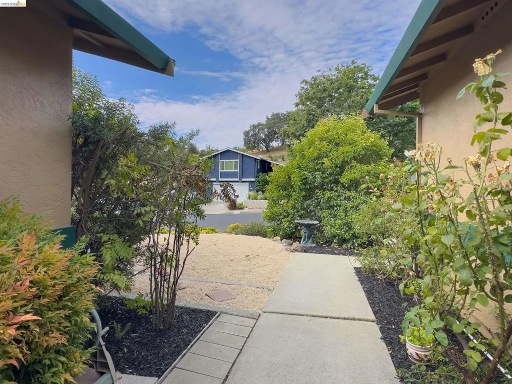 533 Eagle Nest Dr Martinez, CA 94553