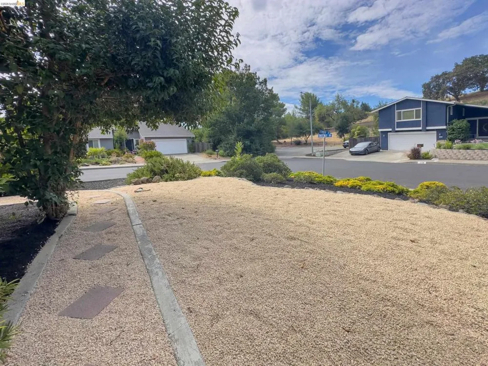 533 Eagle Nest Dr Martinez, CA 94553
