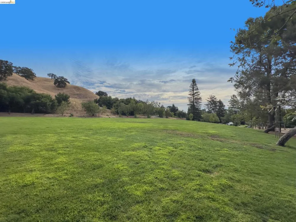 533 Eagle Nest Dr Martinez, CA 94553