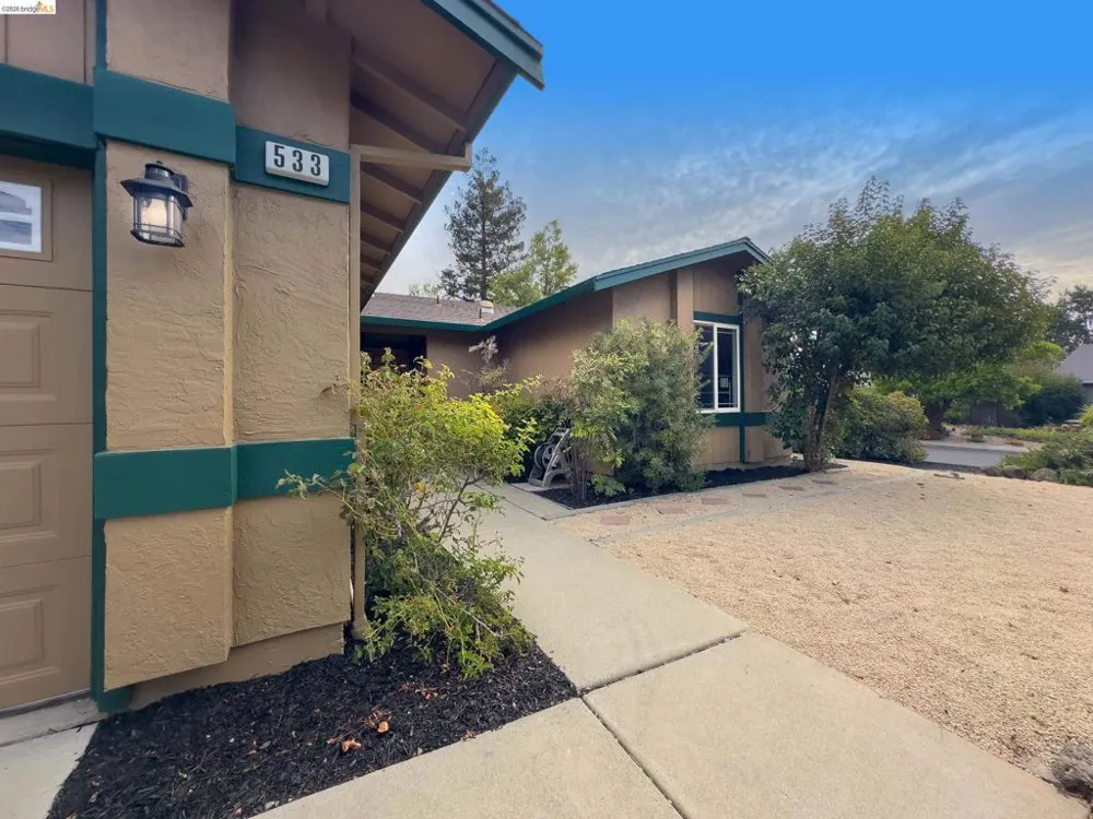 533 Eagle Nest Dr Martinez, CA 94553