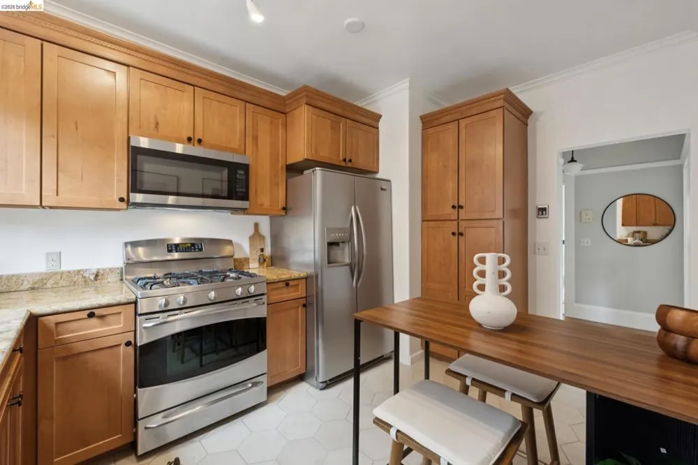 6426 Benvenue Ave #1 Oakland, CA 94618