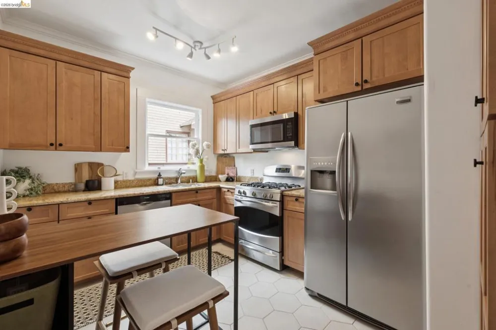 6426 Benvenue Ave #1 Oakland, CA 94618